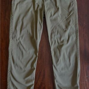 DU/ER Live Free Everett Belted Green Pants (33x32)
